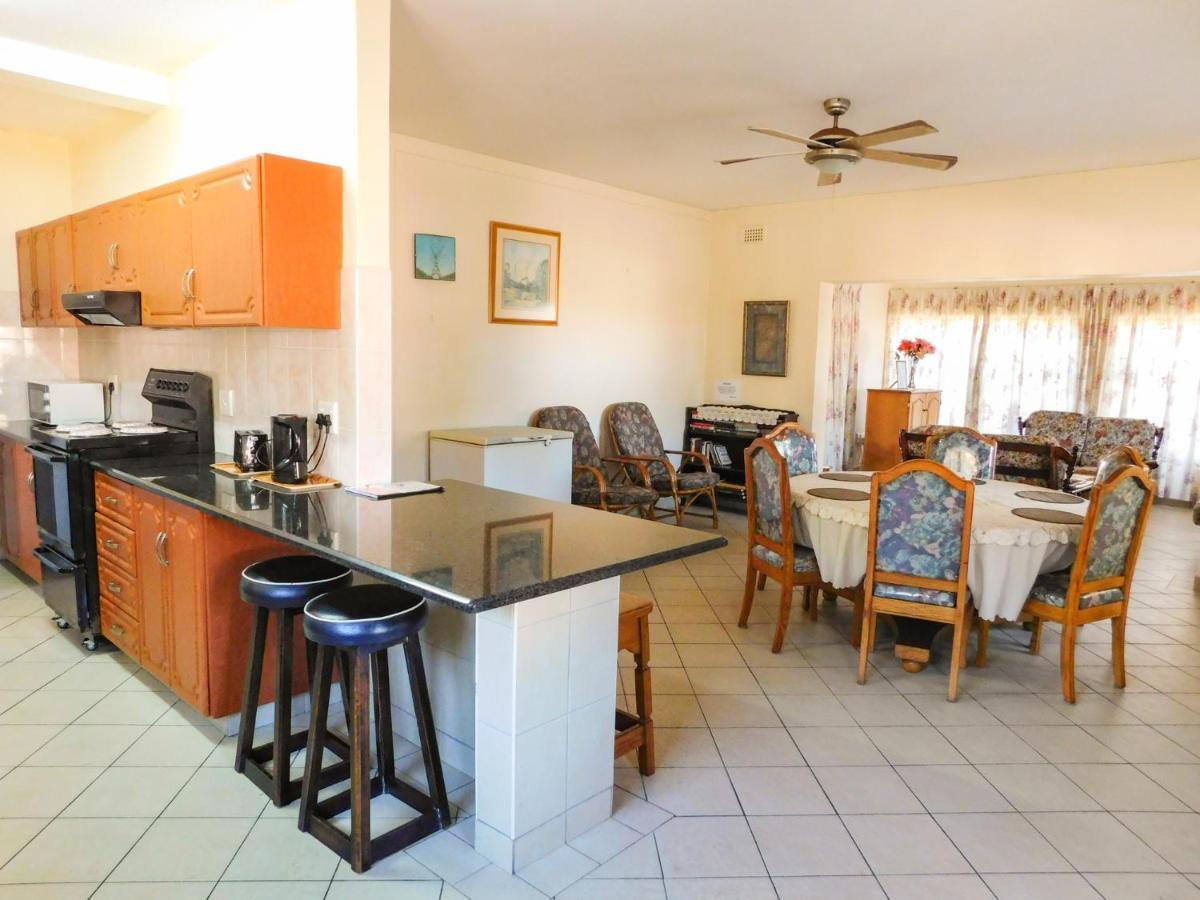 Mama Mia Cottages Oslo Beach Port Shepstone Buitenkant foto