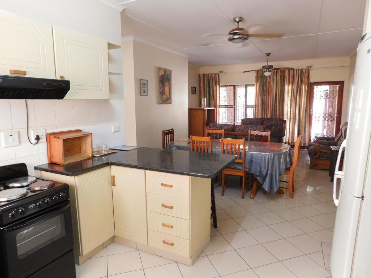Mama Mia Cottages Oslo Beach Port Shepstone Buitenkant foto