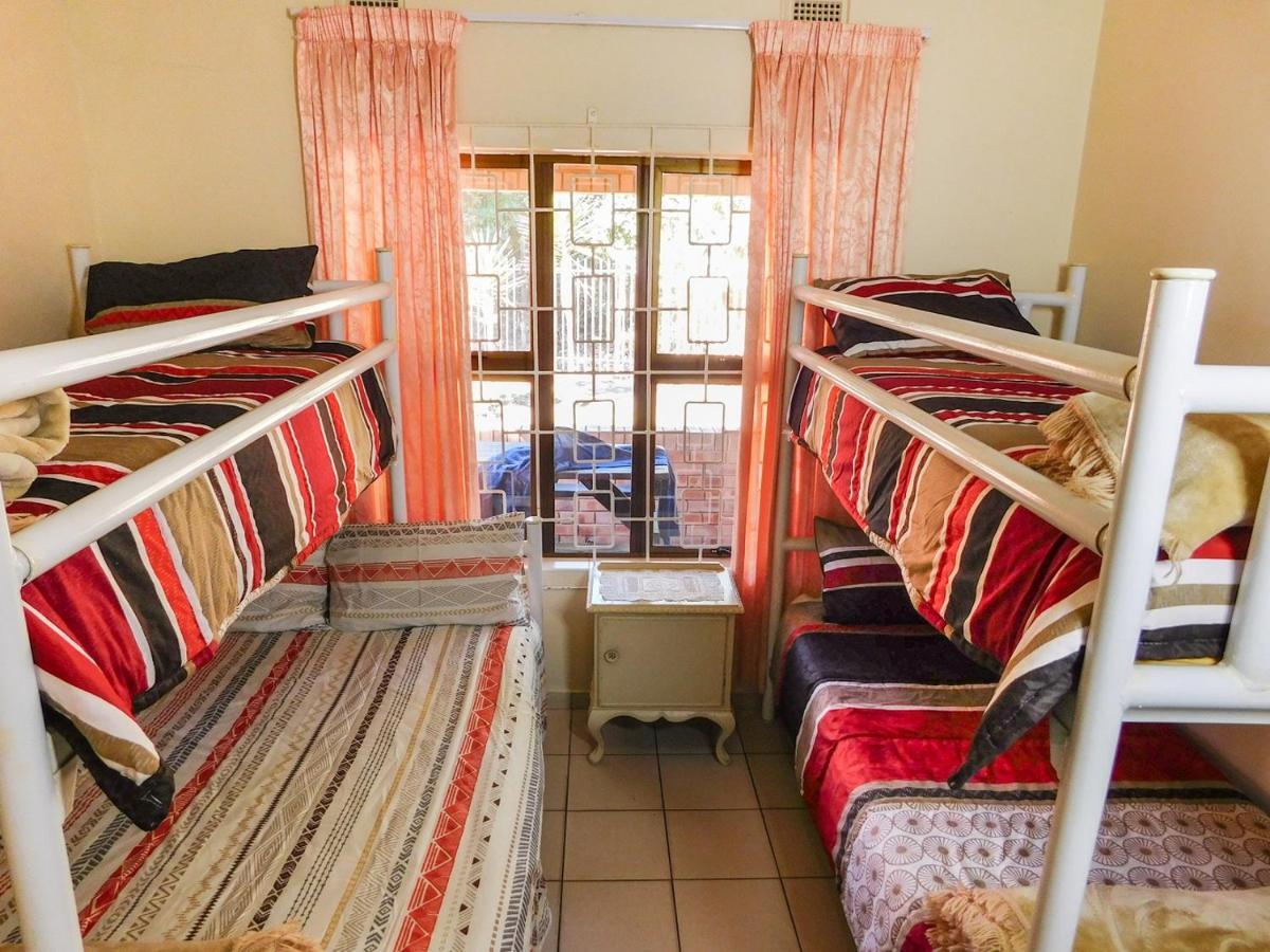 Mama Mia Cottages Oslo Beach Port Shepstone Buitenkant foto